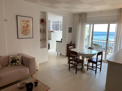 Espléndido apartamento renovado con vistas al mar y con su garage cerrado Venta Roses