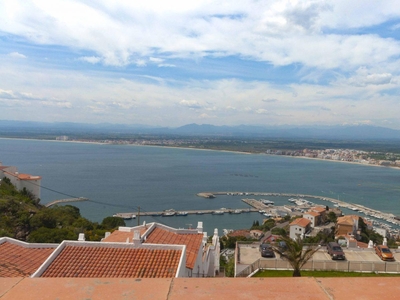 Venta de casa con piscina y terraza en Roses, Puig Rom