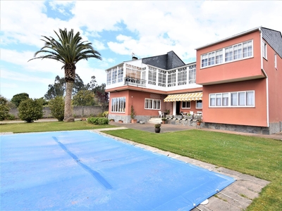 Venta de casa con piscina y terraza en Vizus (Santa María de Centroña-Pontedeume)