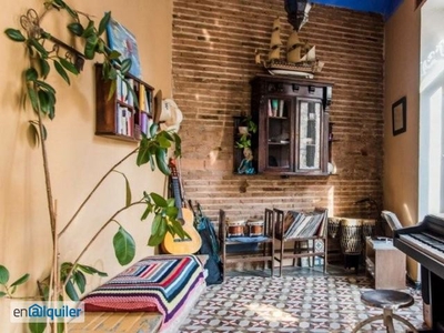 Apartamento bohemio de 1 dormitorio en alquiler cerca del Portal de la Valldigna en Ciutat Vella