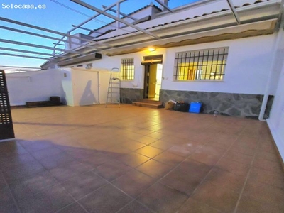 Apartamento con terraza y piscina comunitaria en San Juan de los Terreros.