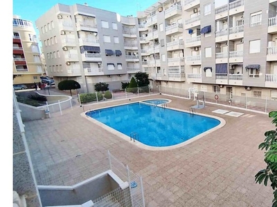 Bonito apartamento 2 dormitorios con plaza del aparcamiento y piscina comunitaria!!!