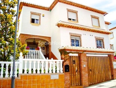 Chalet pareado en venta en La Zubia