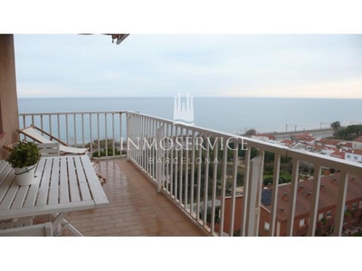 Fantástico piso esquinero con vistas al mar en complejo residencial en Vilassar de Mar
