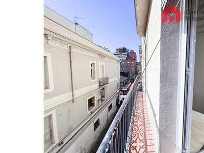 Lote de 3 pisos en la Calle Berga, en el barrio de Vila de Gracia. Buena rentabilidad.