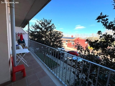 Piso de 3 habitaciones con parking y terraza en la Bisbal dEmpordà.