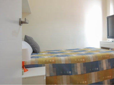 Se alquila habitación en piso de 3 habitaciones en Abrantes, Madrid