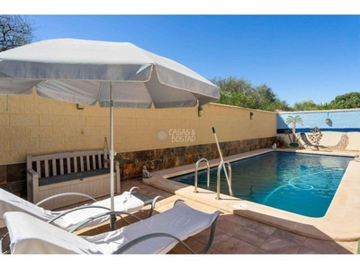 Se vende chalet con piscina privada en San Luis, Torrevieja