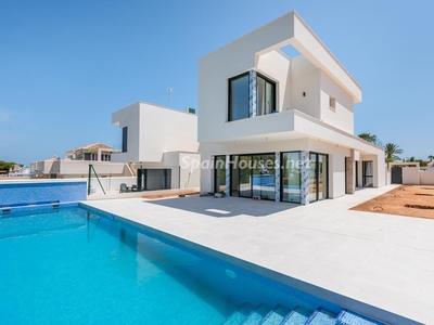 Villa en venta en Cabo Roig, Orihuela