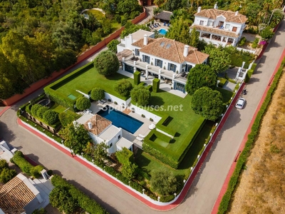 Villa en venta en Playa Bajadilla-Puertos, Marbella