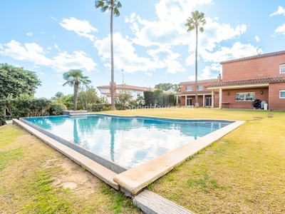 Villa en venta en Vilanova i la Geltrú