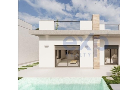 Villas independientes de una sola planta de 2 dormitorios y 2 baños con piscina privada y estacionamiento – Residencial El Alba.