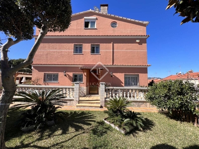 Casa / villa de 268m² con 233m² de jardín en venta en Mataro