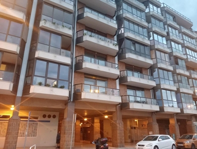 Alquiler de piso en calle Sancho Ramírez de 4 habitaciones con terraza y garaje