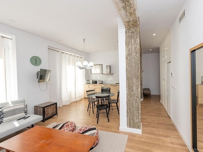 Alquiler de piso en Centro - Alicante de 2 habitaciones con muebles y aire acondicionado