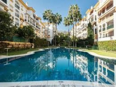Alquiler de piso en Lomas de Marbella Club - Puente Romano de 1 habitación con terraza y piscina