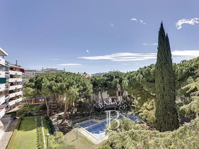 Alquiler de piso en Sarrià de 4 habitaciones con terraza y piscina