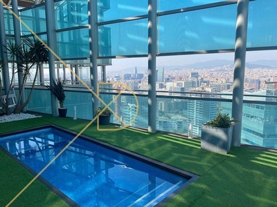 Ático en venta en Diagonal Mar i el Front Marítim del Poblenou de 4 habitaciones con terraza y piscina