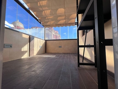 Ático en venta en Melilla de 2 habitaciones con terraza y aire acondicionado