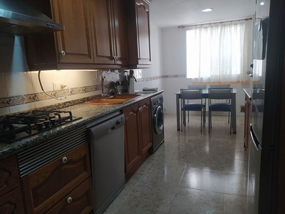 Ático en venta en Sur de 4 habitaciones con terraza y garaje