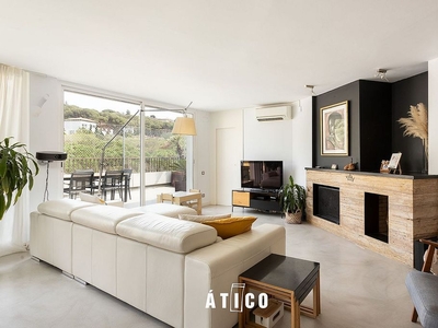 Ático en venta en Vallcarca i els Penitents de 4 habitaciones con terraza y garaje