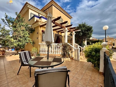 Bungalow en venta en La Zenia, Orihuela