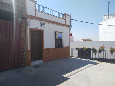 Casa adosada en venta en Cantillana