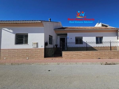 Casa adosada en venta en Chirivel