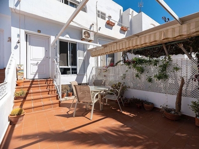 Dúplex en venta en Urb. El Palmeral de 3 habitaciones con terraza y piscina