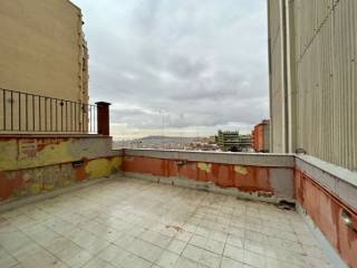 Piso de cuatro habitaciones a reformar, planta baja, Can Baró, Barcelona