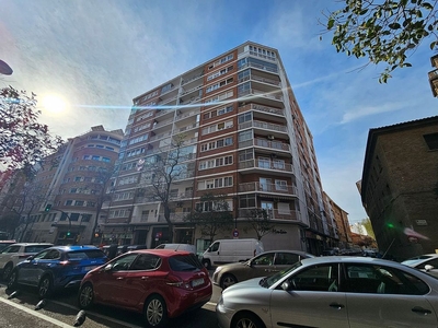 Piso en alquiler en calle De San Juan de la Cruz de 3 habitaciones con terraza y aire acondicionado