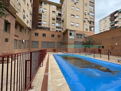 Piso en alquiler en calle Gardenia de 4 habitaciones con piscina y garaje