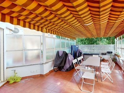 Piso en venta en Huerta del Pilar de 3 habitaciones con terraza y garaje