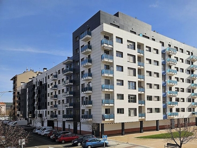 Piso en venta en La Chantría - La Lastra de 4 habitaciones con terraza y garaje