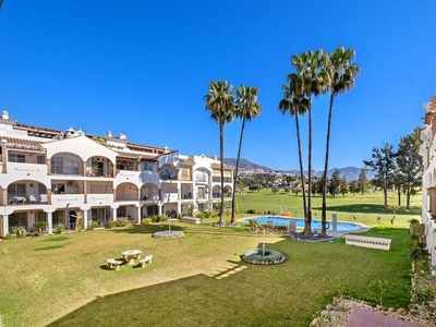 Piso en venta en Mijas Golf de 3 habitaciones con terraza y piscina