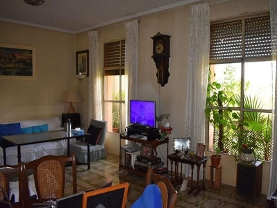 Piso en venta en Ollerías - San Cayetano de 3 habitaciones con terraza y balcón