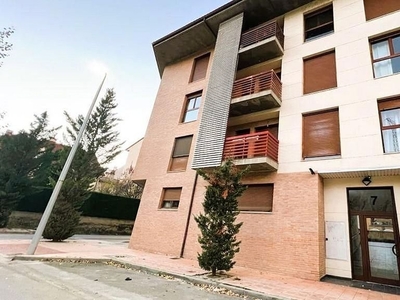 Piso en venta en Sabiñánigo de 2 habitaciones con terraza y garaje