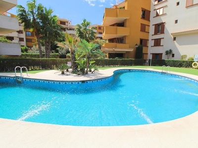 Piso en venta en urbanización Punta Prima de 2 habitaciones con terraza y piscina
