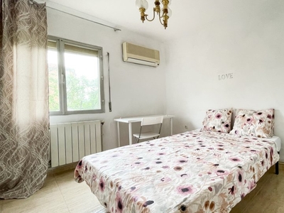 Se alquila habitación en piso de 4 habitaciones en Abrantes, Madrid