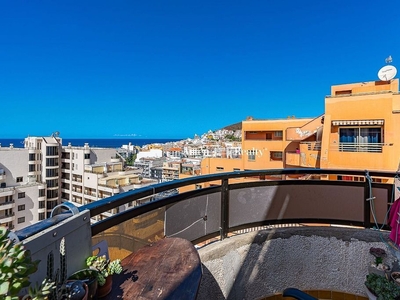 Venta de ático en Los Cristianos - Playa de las Américas de 2 habitaciones con terraza y piscina