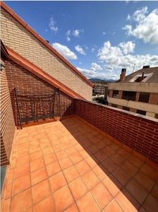 Venta de dúplex en Villamediana de Iregua de 3 habitaciones con terraza y piscina