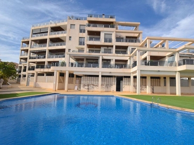 Venta de piso en Cabo Roig - La Zenia de 3 habitaciones con terraza y piscina