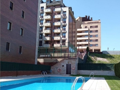 Venta de piso en calle José María Marcilla de 3 habitaciones con terraza y piscina