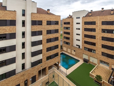 Venta de piso en El Campillo - Polígono Cantabria de 2 habitaciones con piscina y jardín