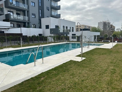 Venta de piso en Poniente-Norte - Miralbaida - Parque Azahara de 4 habitaciones con terraza y piscina
