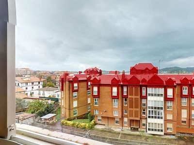 Venta de piso en Villamonte de 3 habitaciones con terraza y balcón