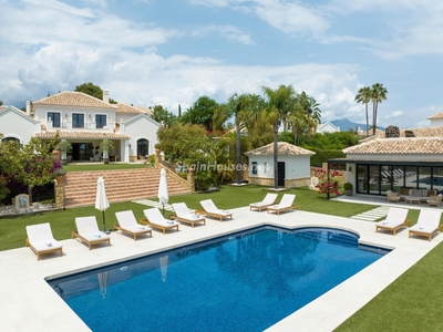 Villa en venta en Estepona