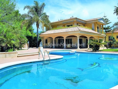 Villa independiente en venta en Mijas