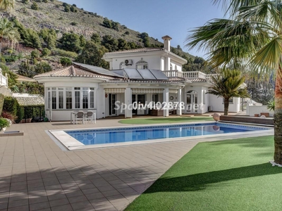 Villa independiente en venta en Vélez-Málaga