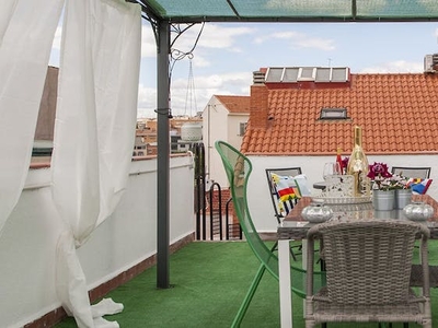 Alquiler de piso con terraza en Miguel Hernandez (Madrid), Numancia